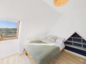 bedroom - click for photo gallery